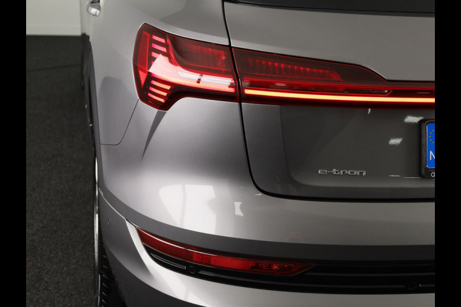 Audi e-tron e-tron 50 quattro Launch edition plus 71 kWh 313pk | SoH 90% | Panoramadak | Lederen bekleding | Adaptieve cruise controle | Elektrisch verstelbare voorstoelen | Memory