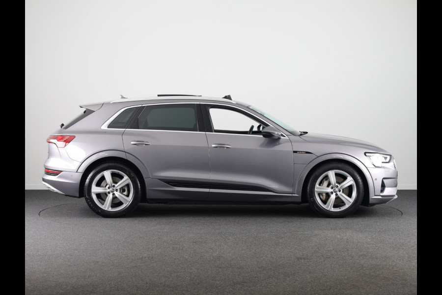 Audi e-tron e-tron 50 quattro Launch edition plus 71 kWh 313pk | SoH 90% | Panoramadak | Lederen bekleding | Adaptieve cruise controle | Elektrisch verstelbare voorstoelen | Memory