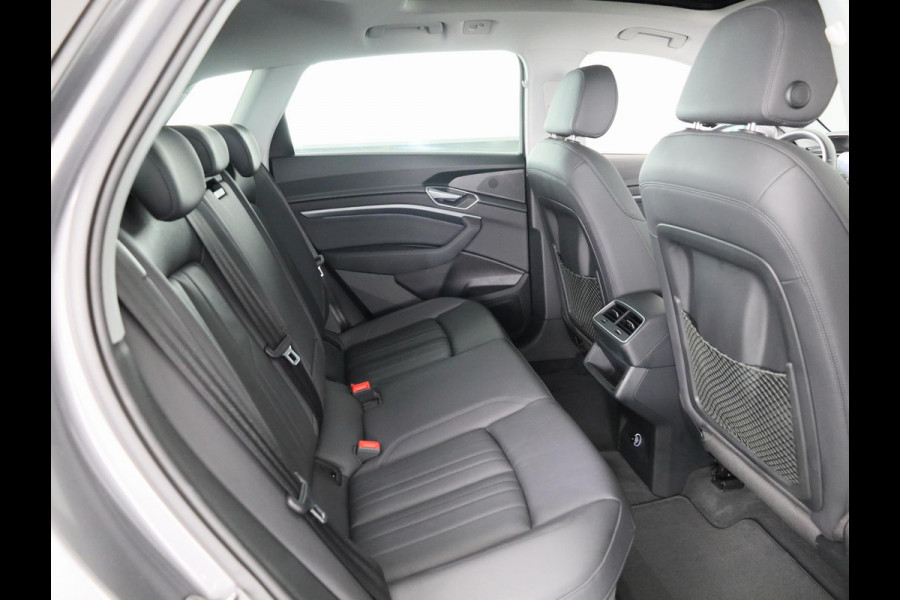Audi e-tron e-tron 50 quattro Launch edition plus 71 kWh 313pk | SoH 90% | Panoramadak | Lederen bekleding | Adaptieve cruise controle | Elektrisch verstelbare voorstoelen | Memory