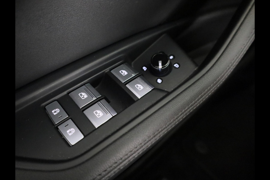 Audi e-tron e-tron 50 quattro Launch edition plus 71 kWh 313pk | SoH 90% | Panoramadak | Lederen bekleding | Adaptieve cruise controle | Elektrisch verstelbare voorstoelen | Memory