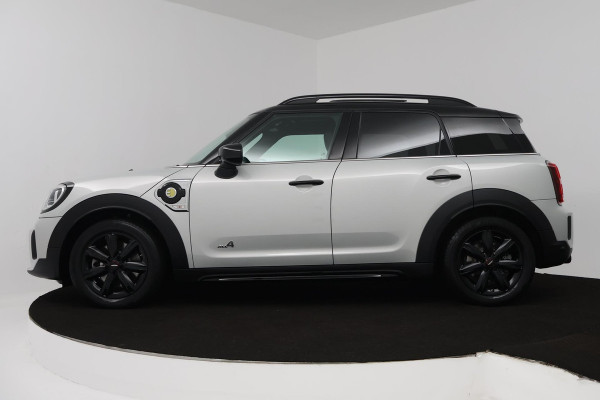 MINI Countryman 2.0 Cooper S E ALL4 Classic (PANORAMADAK, ACHTERUITRIJCAMERA, STOELVERWARMING, NAVIGATIE, LEER, CRUISE)