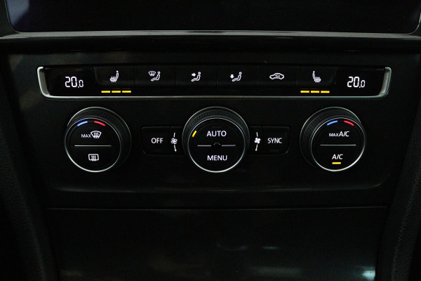 Volkswagen GOLF Variant 1.5 TSI Comfortline Business (PANORAMADAK, DIGITALE COCKPIT, CAMERA, STOELVERWARMING, CARPLAY NAVIGATIE)