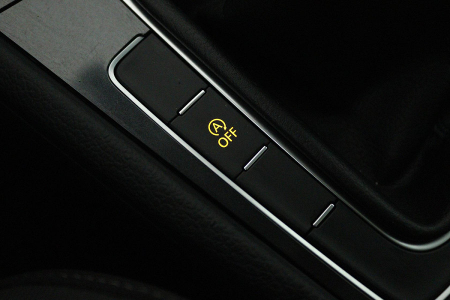 Volkswagen GOLF Variant 1.5 TSI Comfortline Business (PANORAMADAK, DIGITALE COCKPIT, CAMERA, STOELVERWARMING, CARPLAY NAVIGATIE)