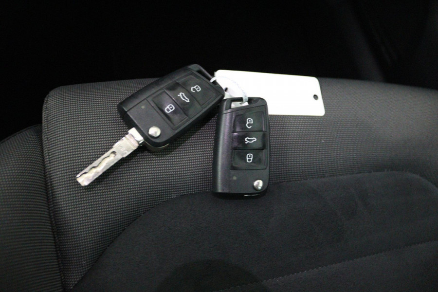 Volkswagen GOLF Variant 1.5 TSI Comfortline Business (PANORAMADAK, DIGITALE COCKPIT, CAMERA, STOELVERWARMING, CARPLAY NAVIGATIE)