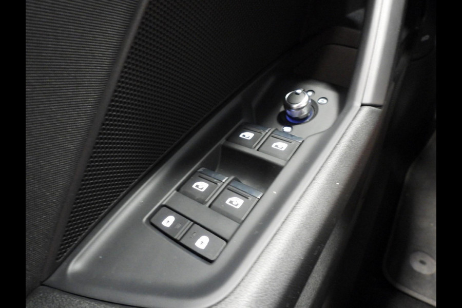 Audi A3 Limousine 30 TFSI Aut. Advanced Edition NAVI/VIRTUAL/LED/17"LMV! Audi A3 Limousine 30 TFSI Aut. Advanced Edition NAVI/VIRTUAL/LED/17"LMV!