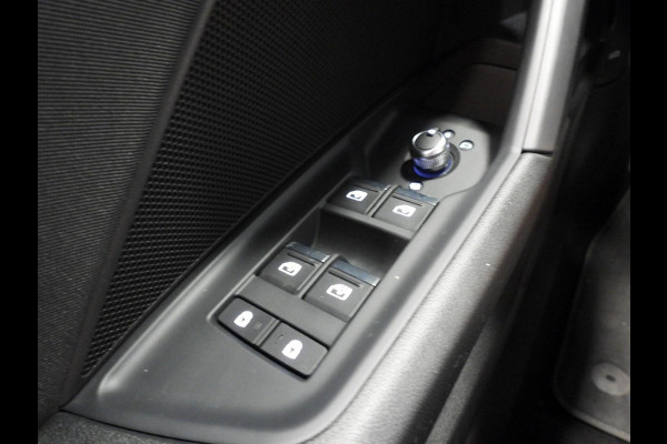 Audi A3 Limousine 30 TFSI Aut. Advanced Edition NAVI/VIRTUAL/LED/17"LMV! Audi A3 Limousine 30 TFSI Aut. Advanced Edition NAVI/VIRTUAL/LED/17"LMV!