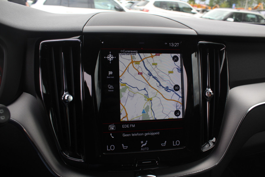Volvo XC60 2.0 T5 AWD Inscription / Trekhaak / Camera / Luchtvering / Leder / 20'' / Navigatie / Dodehoek / DAB / Cruise Control