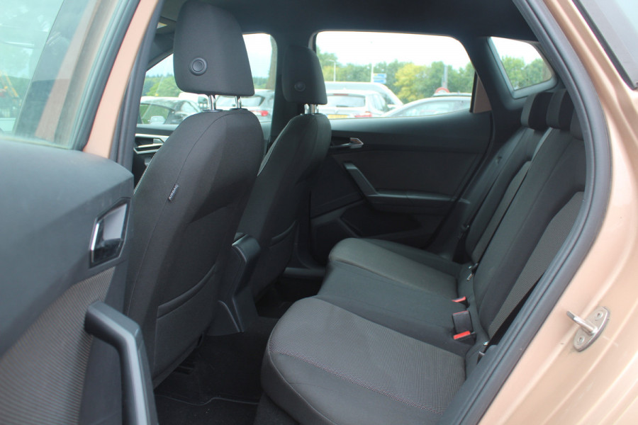 Seat Arona 1.0 TSI Xcellence Launch Edition / Camera / Navigatie / Keyless / Cruise Control / LED Koplampen / 17'' / DAB / Stoelverwarming / Dodehoek