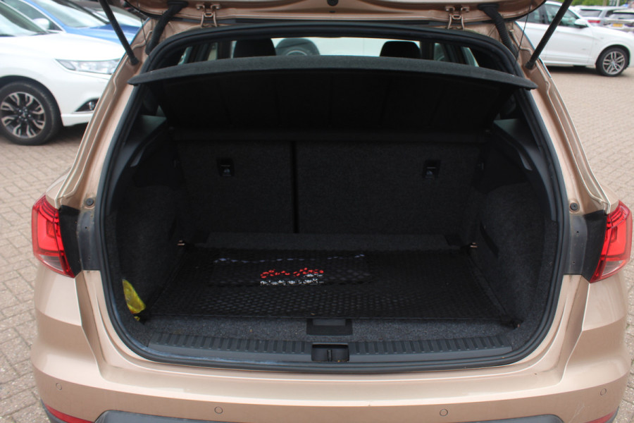 Seat Arona 1.0 TSI Xcellence Launch Edition / Camera / Navigatie / Keyless / Cruise Control / LED Koplampen / 17'' / DAB / Stoelverwarming / Dodehoek