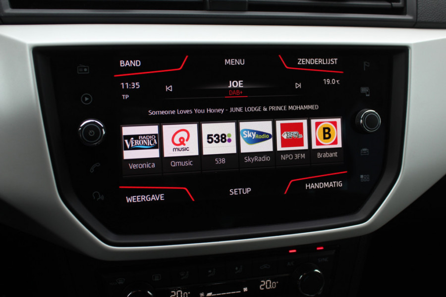 Seat Arona 1.0 TSI Xcellence Launch Edition / Camera / Navigatie / Keyless / Cruise Control / LED Koplampen / 17'' / DAB / Stoelverwarming / Dodehoek