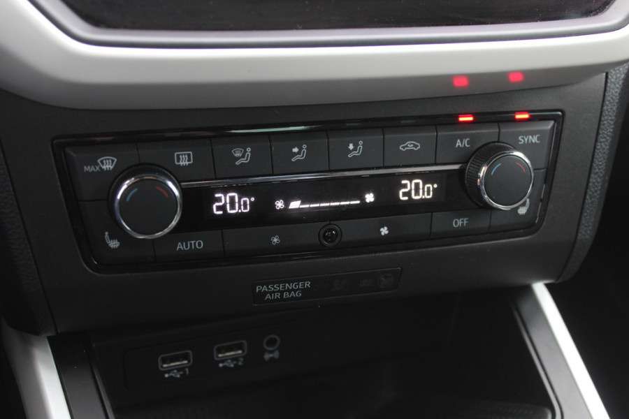 Seat Arona 1.0 TSI Xcellence Launch Edition / Camera / Navigatie / Keyless / Cruise Control / LED Koplampen / 17'' / DAB / Stoelverwarming / Dodehoek