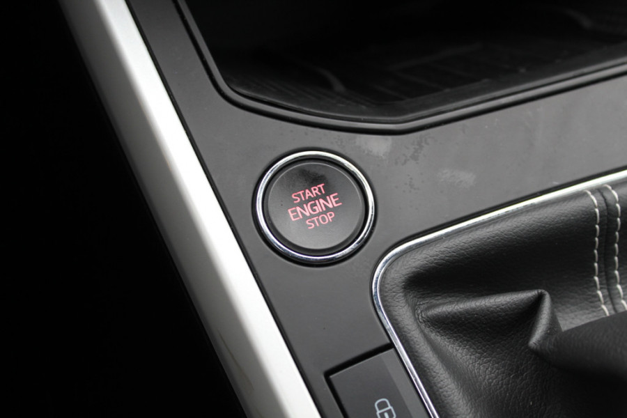 Seat Arona 1.0 TSI Xcellence Launch Edition / Camera / Navigatie / Keyless / Cruise Control / LED Koplampen / 17'' / DAB / Stoelverwarming / Dodehoek