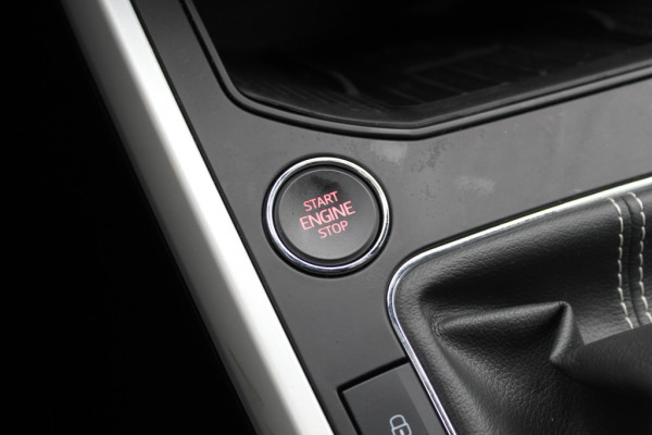 Seat Arona 1.0 TSI Xcellence Launch Edition / Camera / Navigatie / Keyless / Cruise Control / LED Koplampen / 17'' / DAB / Stoelverwarming / Dodehoek
