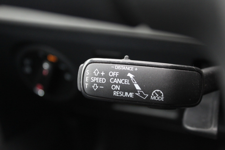 Seat Arona 1.0 TSI Xcellence Launch Edition / Camera / Navigatie / Keyless / Cruise Control / LED Koplampen / 17'' / DAB / Stoelverwarming / Dodehoek