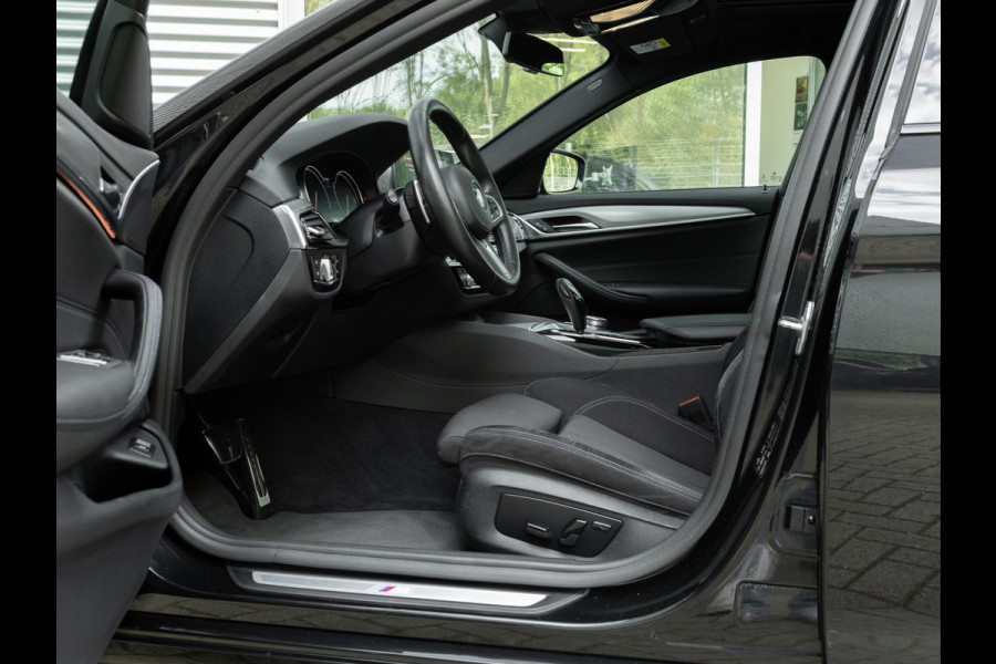 BMW 5 Serie Touring 540i xDrive M-Sport - Pano - Active Steering - Driving Ass Plus - Head-Up