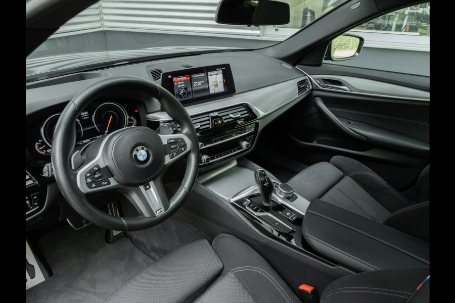 BMW 5 Serie Touring 540i xDrive M-Sport - Pano - Active Steering - Driving Ass Plus - Head-Up