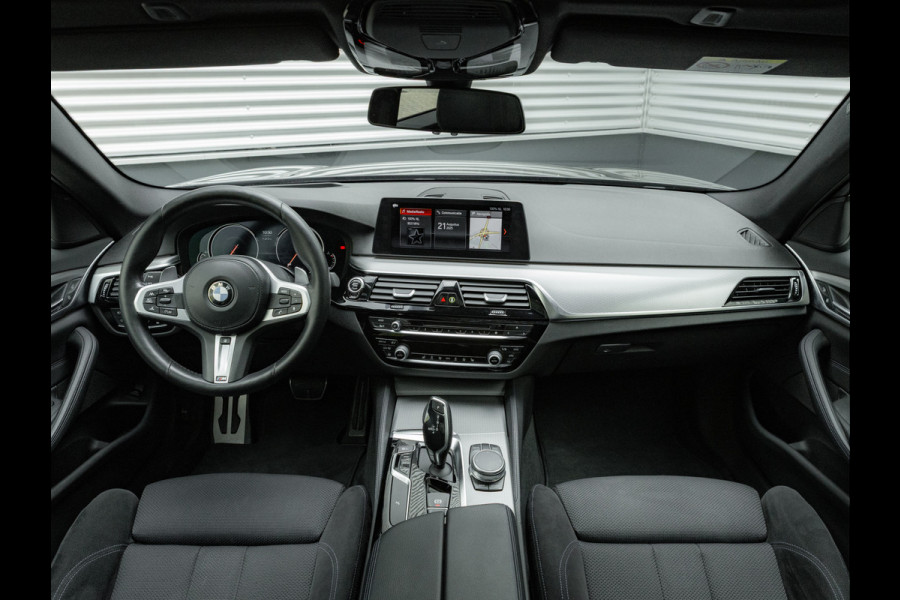 BMW 5 Serie Touring 540i xDrive M-Sport - Pano - Active Steering - Driving Ass Plus - Head-Up