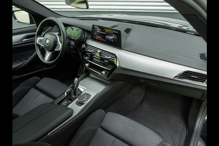 BMW 5 Serie Touring 540i xDrive M-Sport - Pano - Active Steering - Driving Ass Plus - Head-Up