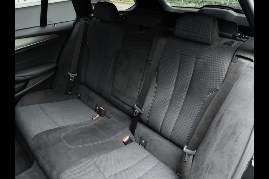 BMW 5 Serie Touring 540i xDrive M-Sport - Pano - Active Steering - Driving Ass Plus - Head-Up