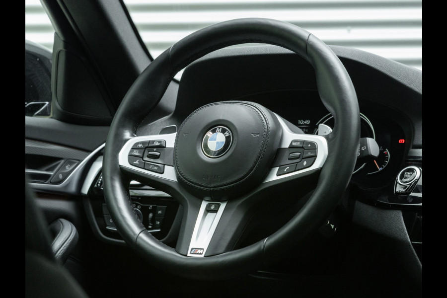 BMW 5 Serie Touring 540i xDrive M-Sport - Pano - Active Steering - Driving Ass Plus - Head-Up