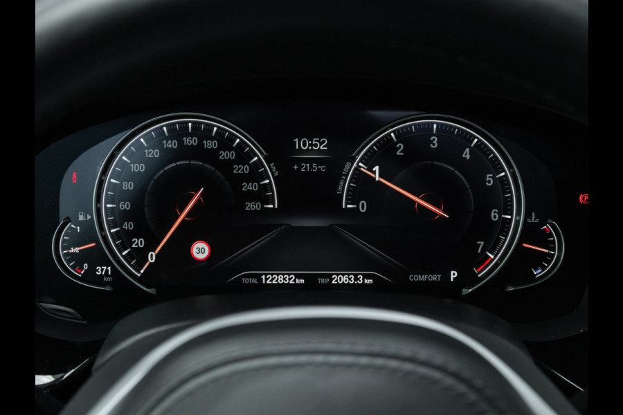 BMW 5 Serie Touring 540i xDrive M-Sport - Pano - Active Steering - Driving Ass Plus - Head-Up