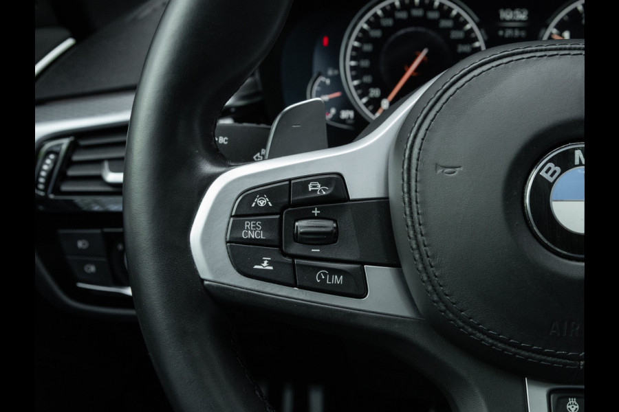 BMW 5 Serie Touring 540i xDrive M-Sport - Pano - Active Steering - Driving Ass Plus - Head-Up