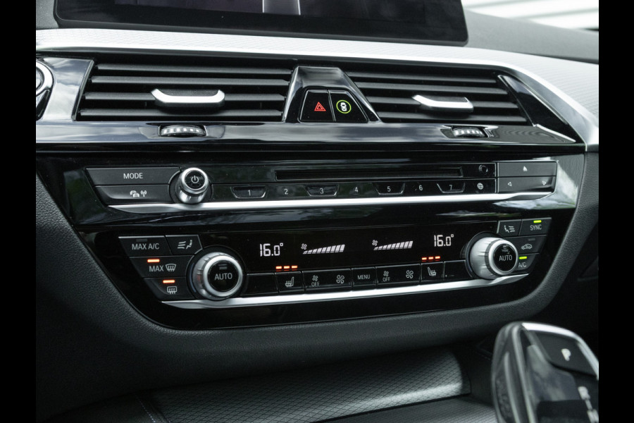 BMW 5 Serie Touring 540i xDrive M-Sport - Pano - Active Steering - Driving Ass Plus - Head-Up