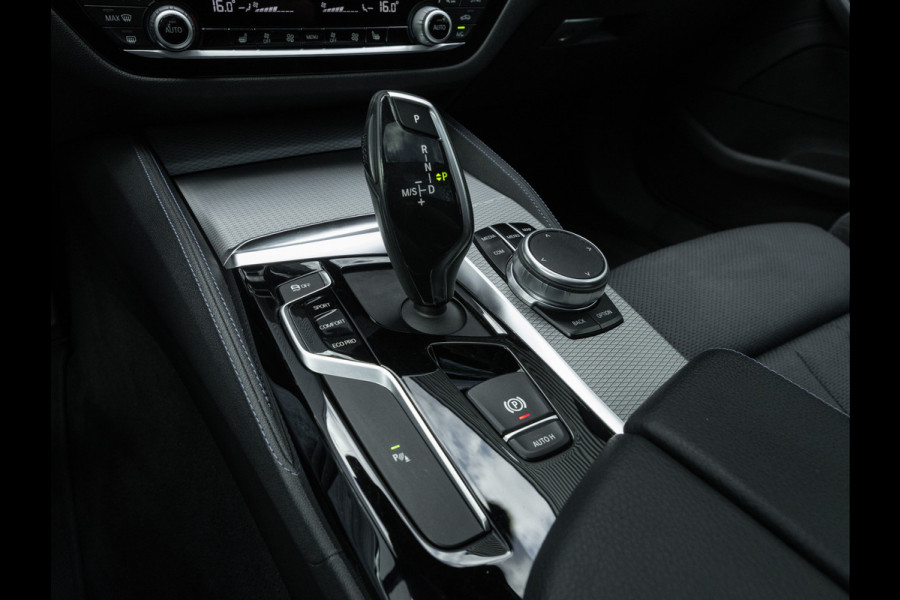 BMW 5 Serie Touring 540i xDrive M-Sport - Pano - Active Steering - Driving Ass Plus - Head-Up
