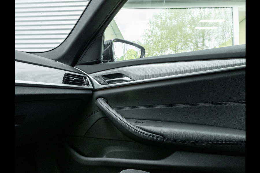 BMW 5 Serie Touring 540i xDrive M-Sport - Pano - Active Steering - Driving Ass Plus - Head-Up