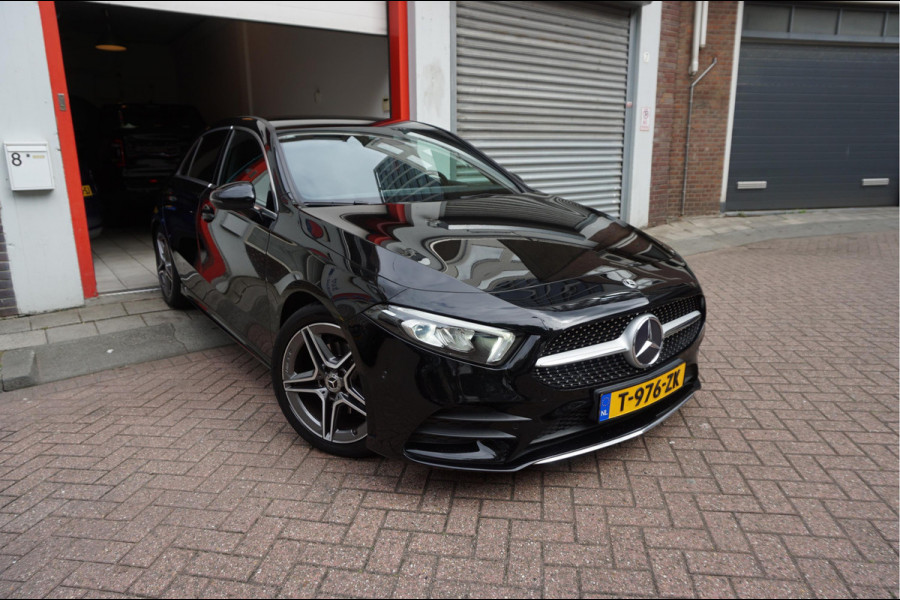 Mercedes-Benz A-Klasse 200 Business Solution AMG Night Upgrade | Augmented Reality | Sfeerverlichting Plus | AMG Aerodynamica | AMG Sportinterieur | Widescreen | Diamond grille | Cruise + Lane departure | Stoplichtcamera