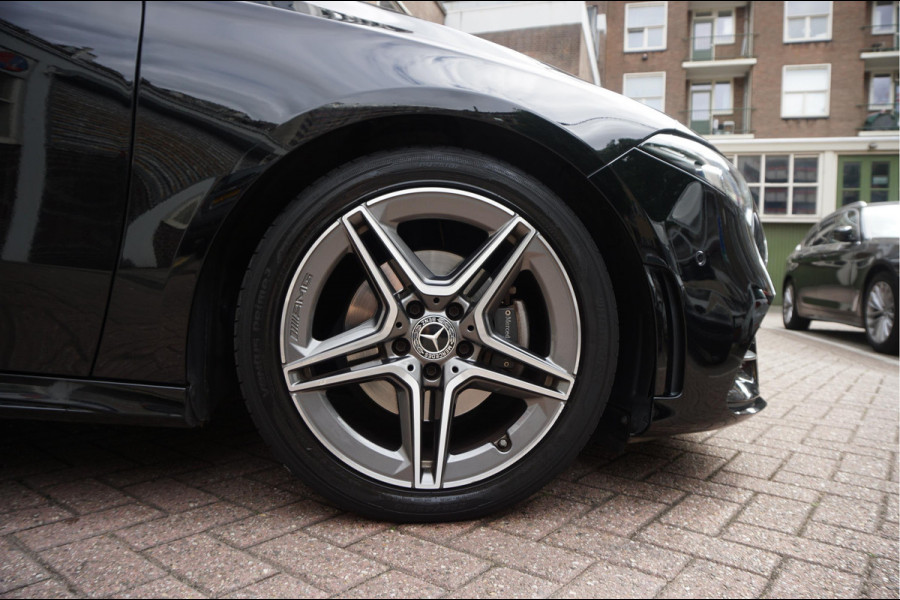 Mercedes-Benz A-Klasse 200 Business Solution AMG Night Upgrade | Augmented Reality | Sfeerverlichting Plus | AMG Aerodynamica | AMG Sportinterieur | Widescreen | Diamond grille | Cruise + Lane departure | Stoplichtcamera