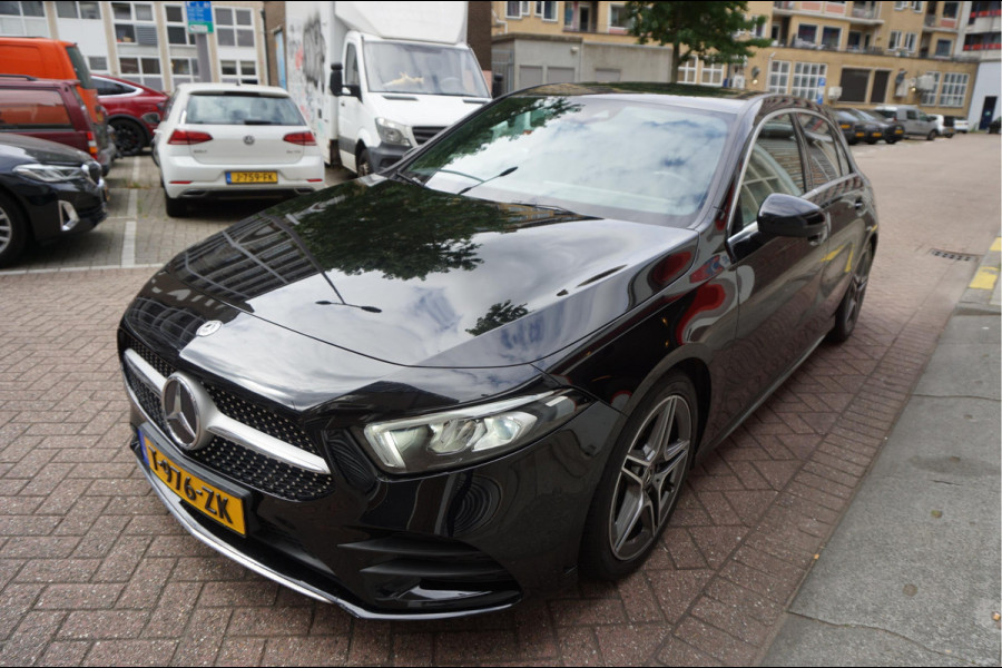 Mercedes-Benz A-Klasse 200 Business Solution AMG Night Upgrade | Augmented Reality | Sfeerverlichting Plus | AMG Aerodynamica | AMG Sportinterieur | Widescreen | Diamond grille | Cruise + Lane departure | Stoplichtcamera