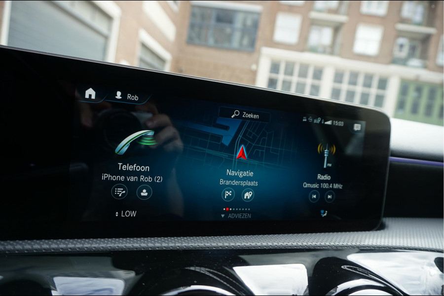Mercedes-Benz A-Klasse 200 Business Solution AMG Night Upgrade | Augmented Reality | Sfeerverlichting Plus | AMG Aerodynamica | AMG Sportinterieur | Widescreen | Diamond grille | Cruise + Lane departure | Stoplichtcamera