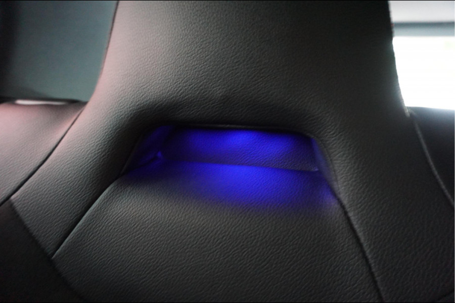 Mercedes-Benz A-Klasse 200 Business Solution AMG Night Upgrade | Augmented Reality | Sfeerverlichting Plus | AMG Aerodynamica | AMG Sportinterieur | Widescreen | Diamond grille | Cruise + Lane departure | Stoplichtcamera
