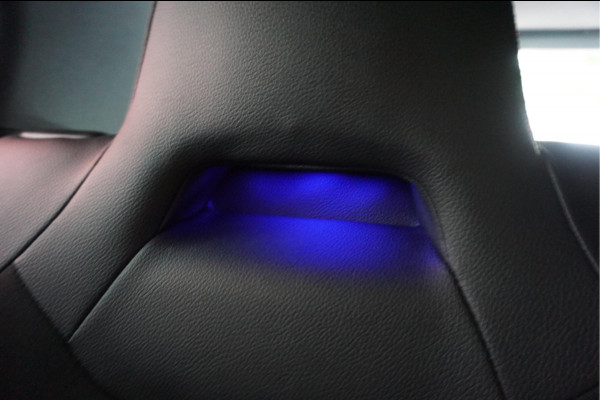 Mercedes-Benz A-Klasse 200 Business Solution AMG Night Upgrade | Augmented Reality | Sfeerverlichting Plus | AMG Aerodynamica | AMG Sportinterieur | Widescreen | Diamond grille | Cruise + Lane departure | Stoplichtcamera