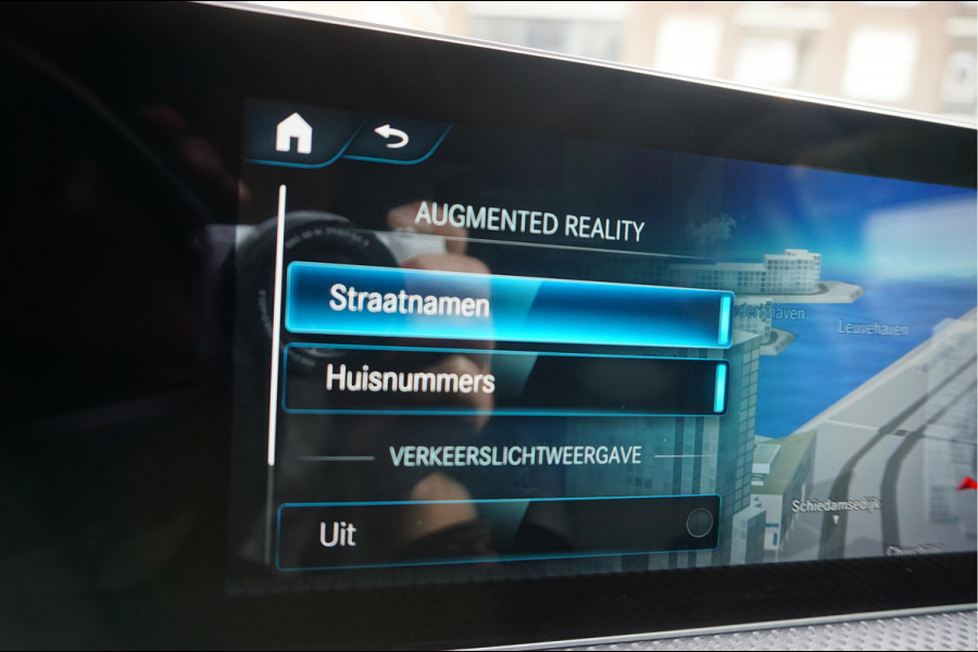 Mercedes-Benz A-Klasse 200 Business Solution AMG Night Upgrade | Augmented Reality | Sfeerverlichting Plus | AMG Aerodynamica | AMG Sportinterieur | Widescreen | Diamond grille | Cruise + Lane departure | Stoplichtcamera