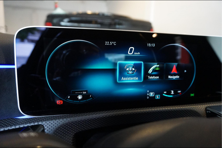 Mercedes-Benz A-Klasse 200 Business Solution AMG Night Upgrade | Augmented Reality | Sfeerverlichting Plus | AMG Aerodynamica | AMG Sportinterieur | Widescreen | Diamond grille | Cruise + Lane departure | Stoplichtcamera