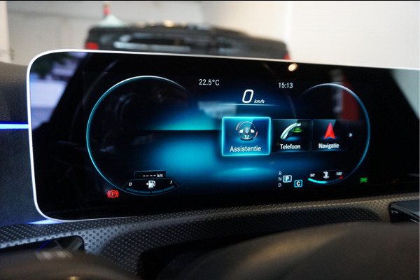 Mercedes-Benz A-Klasse 200 Business Solution AMG Night Upgrade | Augmented Reality | Sfeerverlichting Plus | AMG Aerodynamica | AMG Sportinterieur | Widescreen | Diamond grille | Cruise + Lane departure | Stoplichtcamera