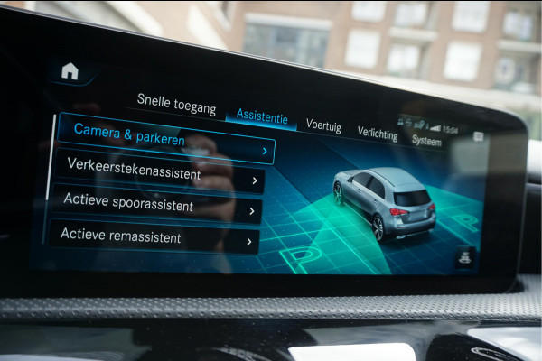 Mercedes-Benz A-Klasse 200 Business Solution AMG Night Upgrade | Augmented Reality | Sfeerverlichting Plus | AMG Aerodynamica | AMG Sportinterieur | Widescreen | Diamond grille | Cruise + Lane departure | Stoplichtcamera