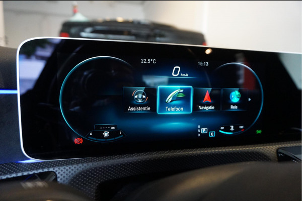 Mercedes-Benz A-Klasse 200 Business Solution AMG Night Upgrade | Augmented Reality | Sfeerverlichting Plus | AMG Aerodynamica | AMG Sportinterieur | Widescreen | Diamond grille | Cruise + Lane departure | Stoplichtcamera