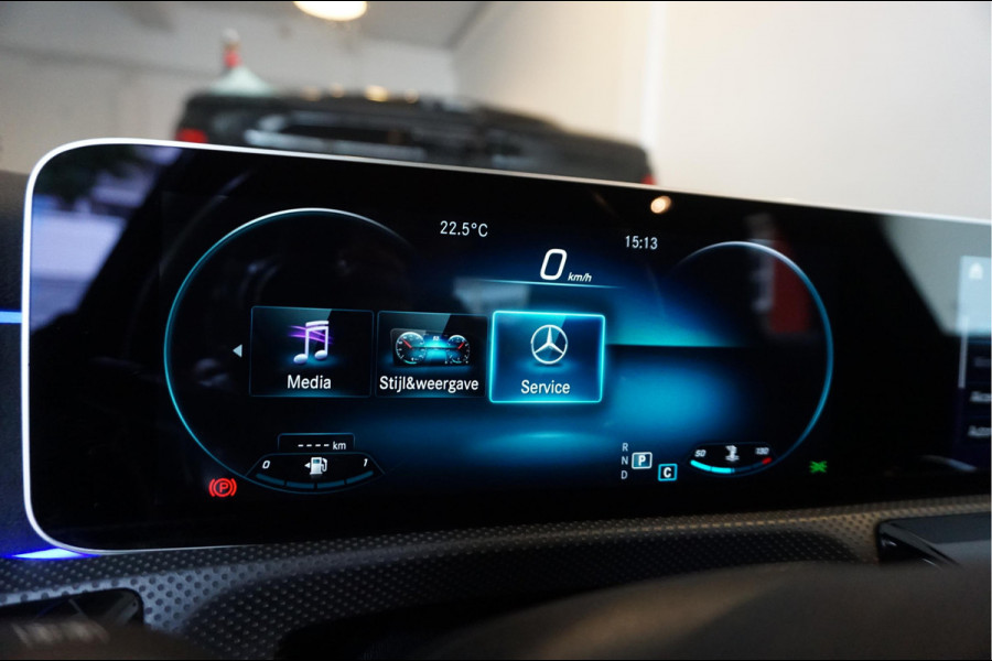 Mercedes-Benz A-Klasse 200 Business Solution AMG Night Upgrade | Augmented Reality | Sfeerverlichting Plus | AMG Aerodynamica | AMG Sportinterieur | Widescreen | Diamond grille | Cruise + Lane departure | Stoplichtcamera