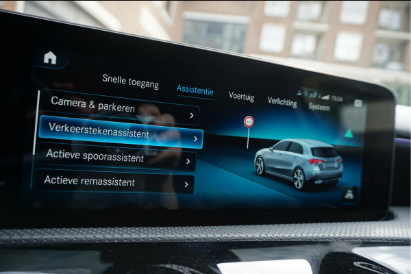 Mercedes-Benz A-Klasse 200 Business Solution AMG Night Upgrade | Augmented Reality | Sfeerverlichting Plus | AMG Aerodynamica | AMG Sportinterieur | Widescreen | Diamond grille | Cruise + Lane departure | Stoplichtcamera