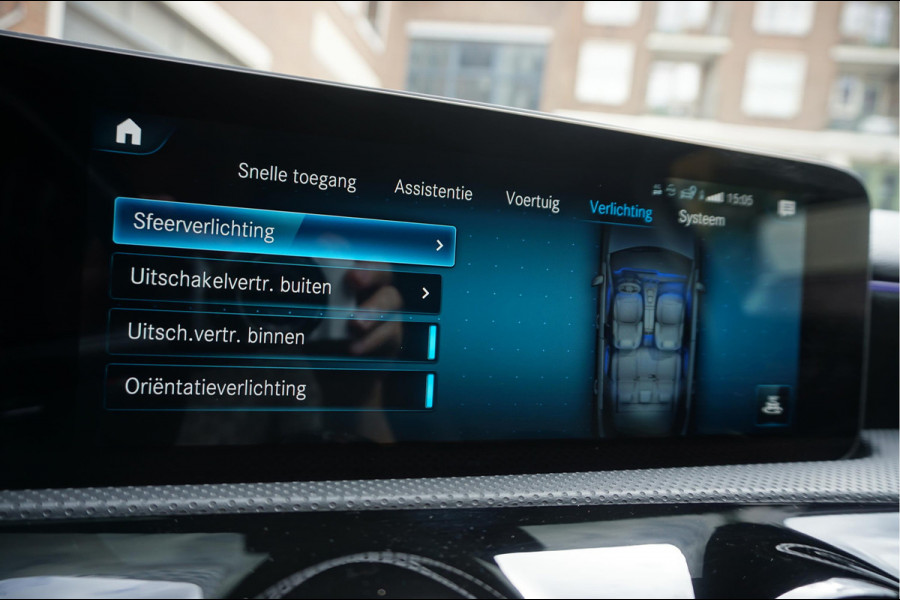 Mercedes-Benz A-Klasse 200 Business Solution AMG Night Upgrade | Augmented Reality | Sfeerverlichting Plus | AMG Aerodynamica | AMG Sportinterieur | Widescreen | Diamond grille | Cruise + Lane departure | Stoplichtcamera