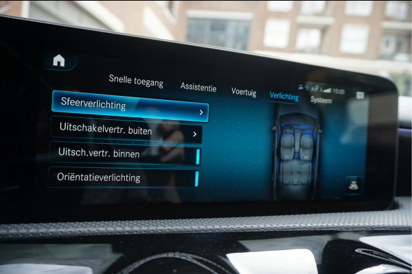 Mercedes-Benz A-Klasse 200 Business Solution AMG Night Upgrade | Augmented Reality | Sfeerverlichting Plus | AMG Aerodynamica | AMG Sportinterieur | Widescreen | Diamond grille | Cruise + Lane departure | Stoplichtcamera