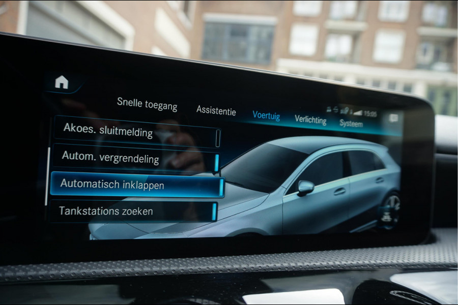 Mercedes-Benz A-Klasse 200 Business Solution AMG Night Upgrade | Augmented Reality | Sfeerverlichting Plus | AMG Aerodynamica | AMG Sportinterieur | Widescreen | Diamond grille | Cruise + Lane departure | Stoplichtcamera