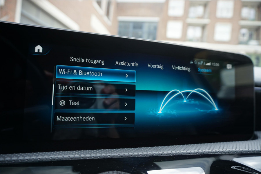 Mercedes-Benz A-Klasse 200 Business Solution AMG Night Upgrade | Augmented Reality | Sfeerverlichting Plus | AMG Aerodynamica | AMG Sportinterieur | Widescreen | Diamond grille | Cruise + Lane departure | Stoplichtcamera