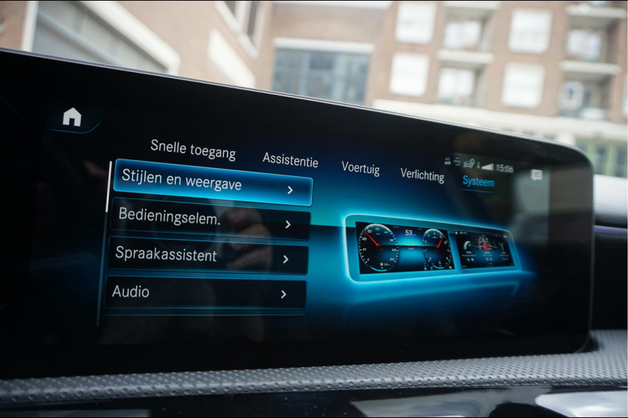 Mercedes-Benz A-Klasse 200 Business Solution AMG Night Upgrade | Augmented Reality | Sfeerverlichting Plus | AMG Aerodynamica | AMG Sportinterieur | Widescreen | Diamond grille | Cruise + Lane departure | Stoplichtcamera