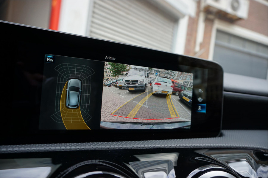 Mercedes-Benz A-Klasse 200 Business Solution AMG Night Upgrade | Augmented Reality | Sfeerverlichting Plus | AMG Aerodynamica | AMG Sportinterieur | Widescreen | Diamond grille | Cruise + Lane departure | Stoplichtcamera