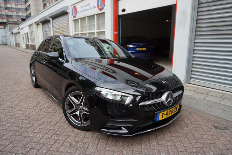 Mercedes-Benz A-Klasse 200 Business Solution AMG Night Upgrade | Augmented Reality | Sfeerverlichting Plus | AMG Aerodynamica | AMG Sportinterieur | Widescreen | Diamond grille | Cruise + Lane departure | Stoplichtcamera