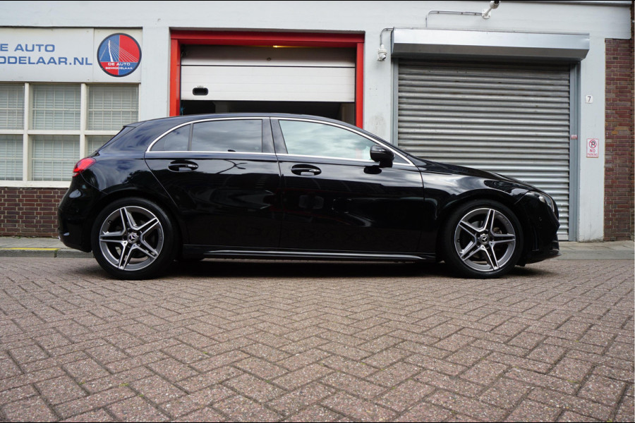 Mercedes-Benz A-Klasse 200 Business Solution AMG Night Upgrade | Augmented Reality | Sfeerverlichting Plus | AMG Aerodynamica | AMG Sportinterieur | Widescreen | Diamond grille | Cruise + Lane departure | Stoplichtcamera